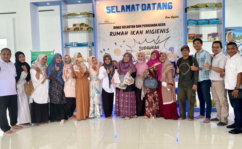 Ketua PW IPEMI Aceh Motivasi Pelaku UMKM Saat Kunjungi Bazar Produk Perikanan